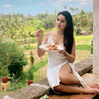 Tridha Choudhury feet photo thumbnail