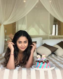 Tridha Choudhury feet photo thumbnail