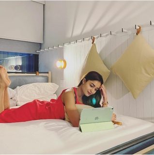 Tridha Choudhury feet photo thumbnail