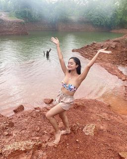Tridha Choudhury feet photo thumbnail