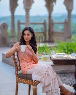 Tridha Choudhury feet photo thumbnail