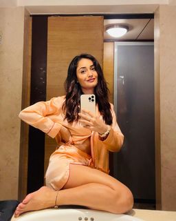 Tridha Choudhury feet photo thumbnail