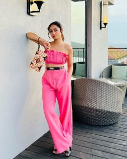 Tridha Choudhury feet photo thumbnail