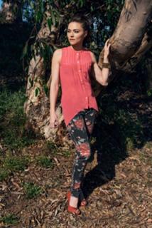 Trieste Kelly Dunn feet photo thumbnail