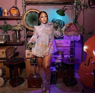 Trina feet photo thumbnail