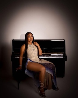 Trina feet photo thumbnail