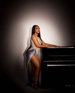 Trina feet photo thumbnail