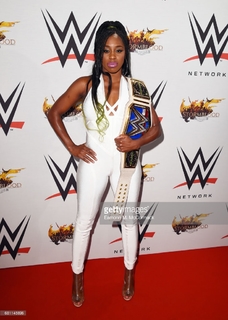 Trinity Fatu feet photo thumbnail