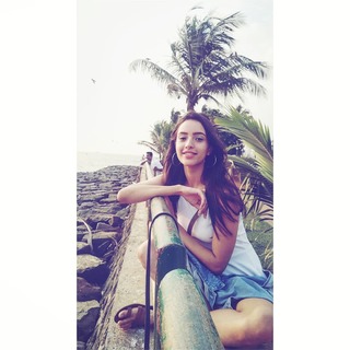 Triptii Dimri feet photo thumbnail