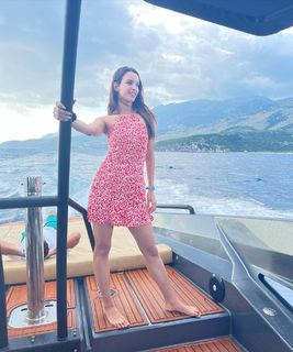 Triptii Dimri feet photo thumbnail