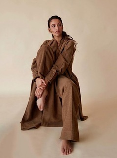 Triptii Dimri feet photo thumbnail