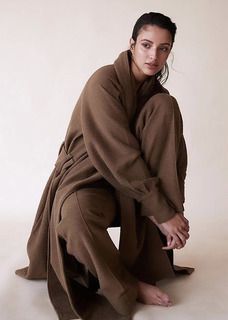 Triptii Dimri feet photo thumbnail