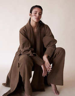 Triptii Dimri feet photo thumbnail