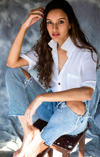 Triptii Dimri feet photo thumbnail