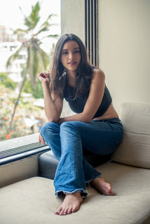 Triptii Dimri feet photo thumbnail