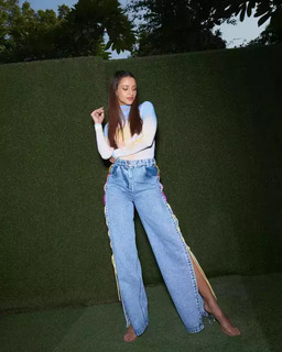 Triptii Dimri feet photo thumbnail