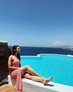 Triptii Dimri feet photo thumbnail