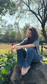 Triptii Dimri feet photo thumbnail