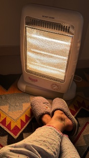 Triptii Dimri feet photo thumbnail