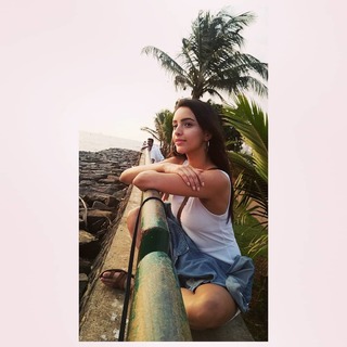 Triptii Dimri feet photo thumbnail