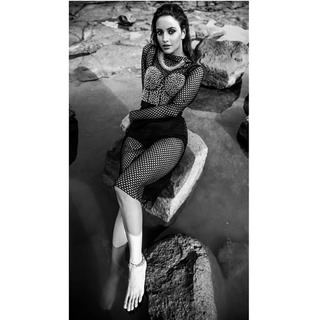 Triptii Dimri feet photo thumbnail