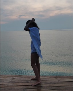 Triptii Dimri feet photo thumbnail