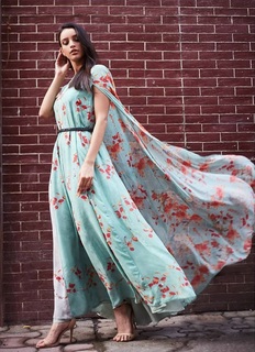 Triptii Dimri feet photo thumbnail