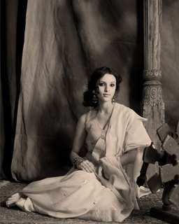 Triptii Dimri feet photo thumbnail