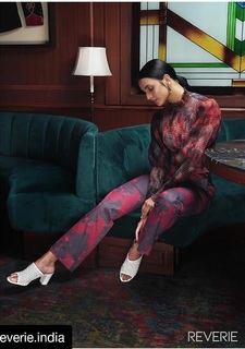 Triptii Dimri feet photo thumbnail