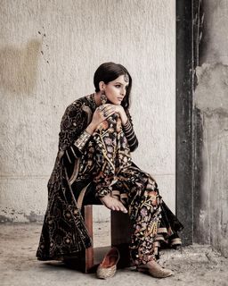 Triptii Dimri feet photo thumbnail