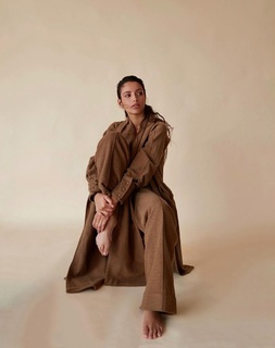 Triptii Dimri feet photo thumbnail