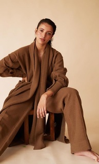 Triptii Dimri feet photo thumbnail