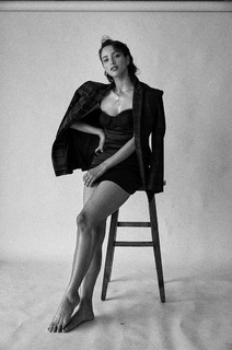 Triptii Dimri feet photo thumbnail