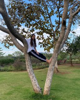 Triptii Dimri feet photo thumbnail