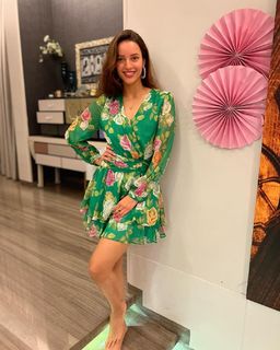 Triptii Dimri feet photo thumbnail