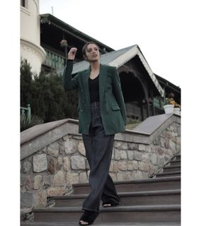 Triptii Dimri feet photo thumbnail