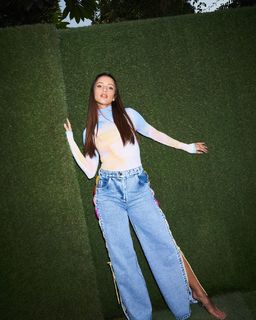 Triptii Dimri feet photo thumbnail