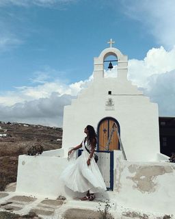 Triptii Dimri feet photo thumbnail