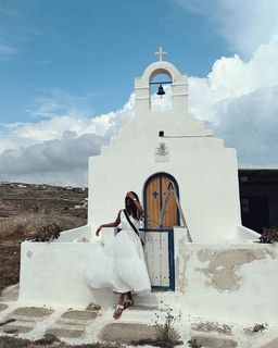 Triptii Dimri feet photo thumbnail