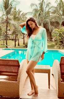 Triptii Dimri feet photo thumbnail