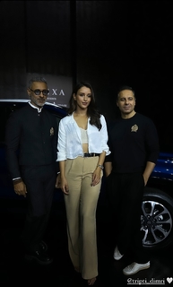 Triptii Dimri feet photo thumbnail