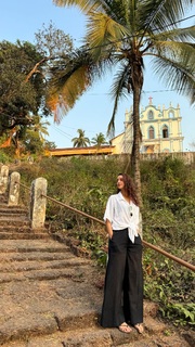 Triptii Dimri feet photo thumbnail