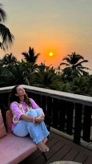 Triptii Dimri feet photo thumbnail