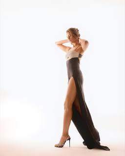 Triptii Dimri feet photo thumbnail