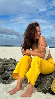 Triptii Dimri feet photo thumbnail