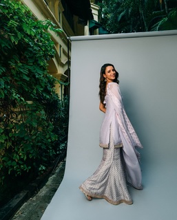 Triptii Dimri feet photo thumbnail