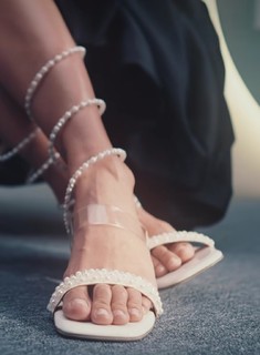 Triptii Dimri feet photo thumbnail