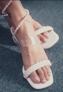 Triptii Dimri feet photo thumbnail