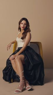 Triptii Dimri feet photo thumbnail