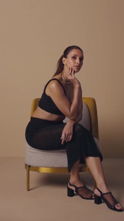 Triptii Dimri feet photo thumbnail